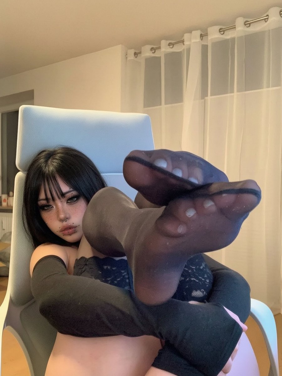 yukinaxox's tweet photo. youre so easy to trigger https://t.co/sWXt1ul8ye
