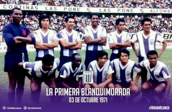 FrancoK58's tweet photo. @Universitario Soy hincha de la u, pero reconozco que alianza lima fue el primer equipo que usó la camiseta morada por el año 1971, y desde ese año ya es historia porque fue el primer club de futbol que usó, y el chino Pepe su utilero llevó esa tradición como él lo cuenta. https://t.co/sk3l2oefP4