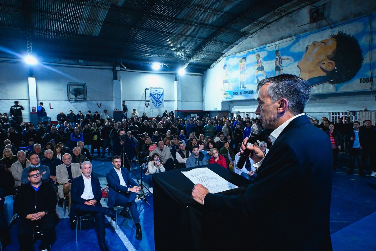 LegadoVelez's tweet photo. Presentación oficial de Legado Velezano 💙 https://t.co/SfQJF49dq0