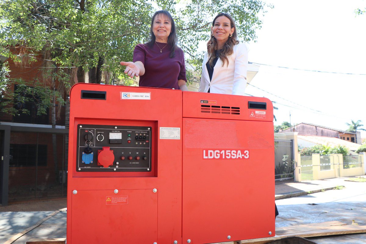MIC_PY's tweet photo. #MIC | PCM: un generador para Barroco SRL 🍫

Barroco SRL, chocolatería paraguaya con 14 años de trayectoria, recibió su generador eléctrico a través del Proyecto de Competitividad de las Mipymes (PCM).

Antes, un corte de luz podía echar a perder toda una producción o impedir cumplir pedidos de último momento. 

Ahora la empresa cuenta con la garantía de que su producción y sus productos ya elaborados estarán protegidos.

El Proyecto de Competitividad de las Mipymes (PCM) es ejecutado por el Ministerio de Industria y Comercio (MIC), a través del Viceministerio de Mipymes, con la Unión Industrial Paraguaya (UIP) como entidad gerenciadora.

#GobiernoDelParaguay