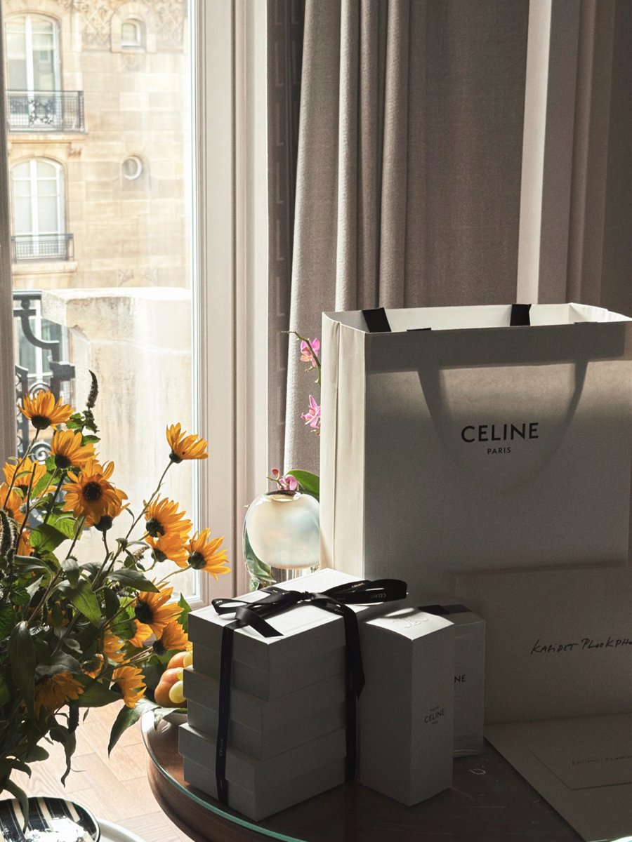 bookfamily_'s tweet photo. 🗓️ 031026
IG ─ Post kasibook_ 

💬 : BOOK KASIDET in CELINE 🤍

🚨 บุ๊คโพสต์รูป = 1st Priority เน้นเอนเกจใน 1 ชั่วโมงแรกให้มากที่สุด

SAVE → SHARE → REPOST → LIKE → COMMENT ⭐️

‼️ ขอ 10,000 คอมเมนต์เป็นภาษาอังกฤษเท่านั้นนะคะ ไปลุยค่ะ 💪🏻
🔗 : https://t.co/kWPCeRYpVn

BOOK X CELINE PFW27
#BookKasidet
#Celine #CelineEte2027
#MichaelRider #kasibook