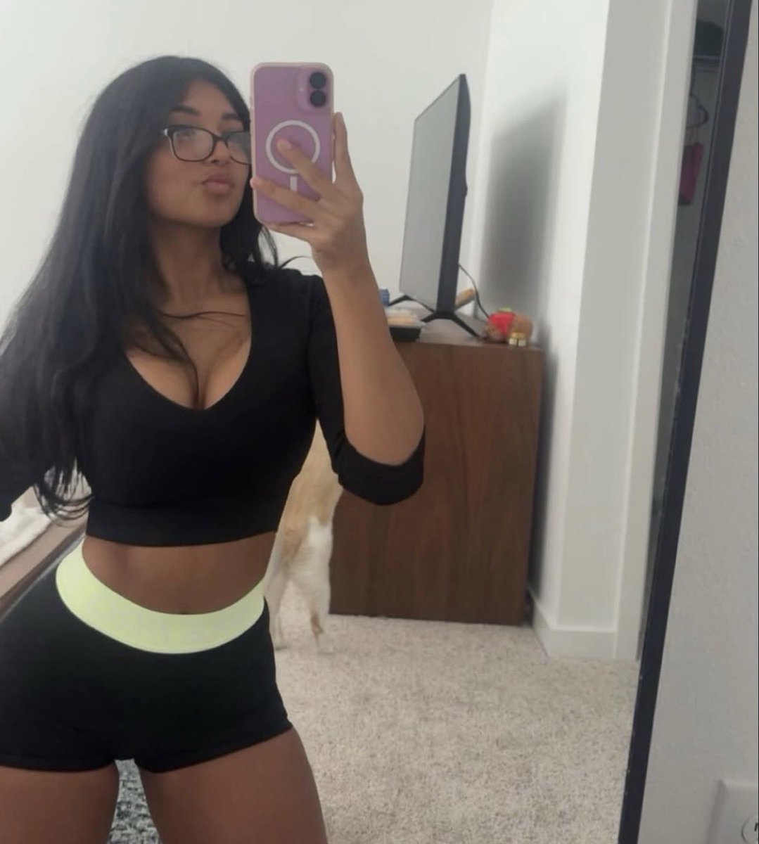 ivanakhalifaaa's tweet photo. @hotgirls0nly be honestttt 🫣 https://t.co/M9FoGnNT6N