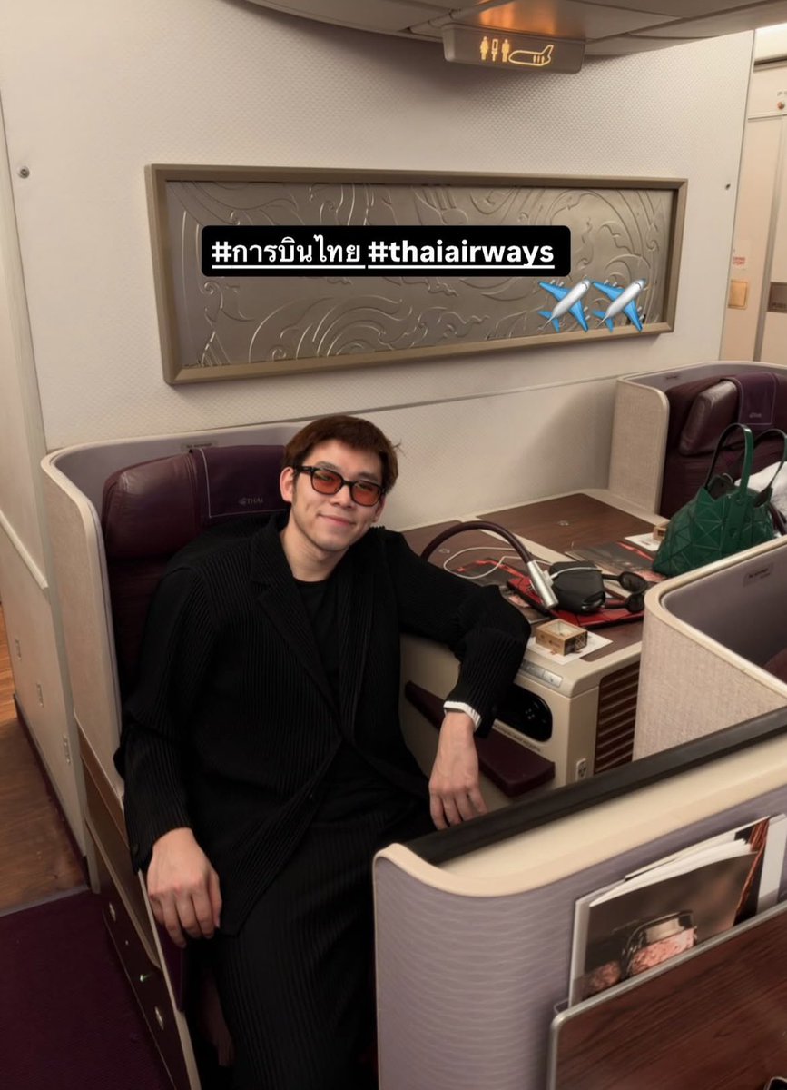 Skyboyz15's tweet photo. น้องวิว - พี่เมย์ ออกเดินทาง แข่งแบดมินตัน
  รายการยุโรป ✈️ เริ่ม 6 ตุลาคม นี้ 
🏸 Arctic Open 6-10 Oct 
🏸 Denmark Open 13-18 Oct 
🏸 French Open 20-25 Oct 
🏸 Halo Open 27 Oct - 1 Nov 
#วิวกุลวุฒิ #เมย์รัชนก #BWFworldTour https://t.co/f70JawW6z4