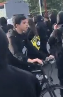Loloteka123's tweet photo. @Br1Marcus @FabyGaming @therealbuni hay muchos blancos en el video.. osea mi consejo es super valido si podes disimular disimula rompiendo algo y gritando y te vas lentamente de ahi https://t.co/THq1Rq3ouo