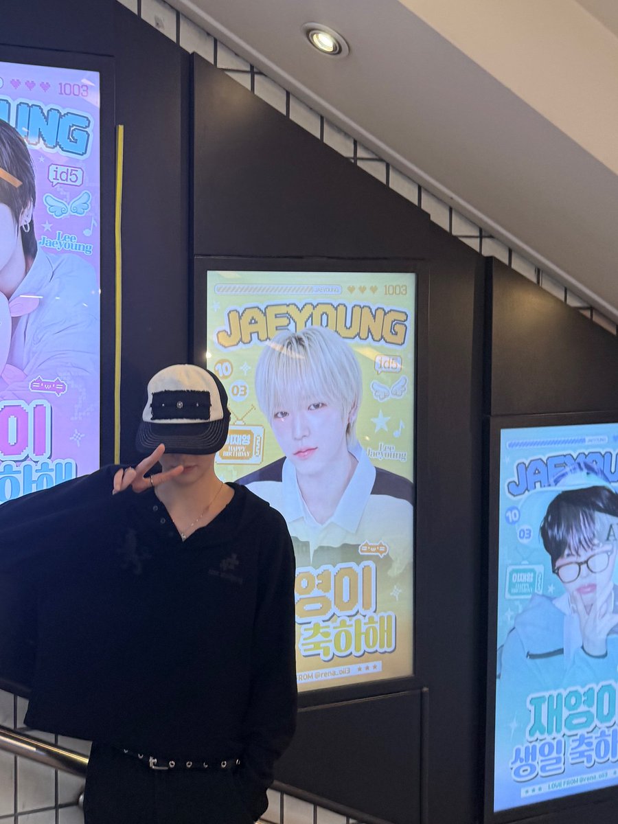 withnyang5's tweet photo. 261003 🐈‍⬛💭📸 https://t.co/MrQwNdSJQM