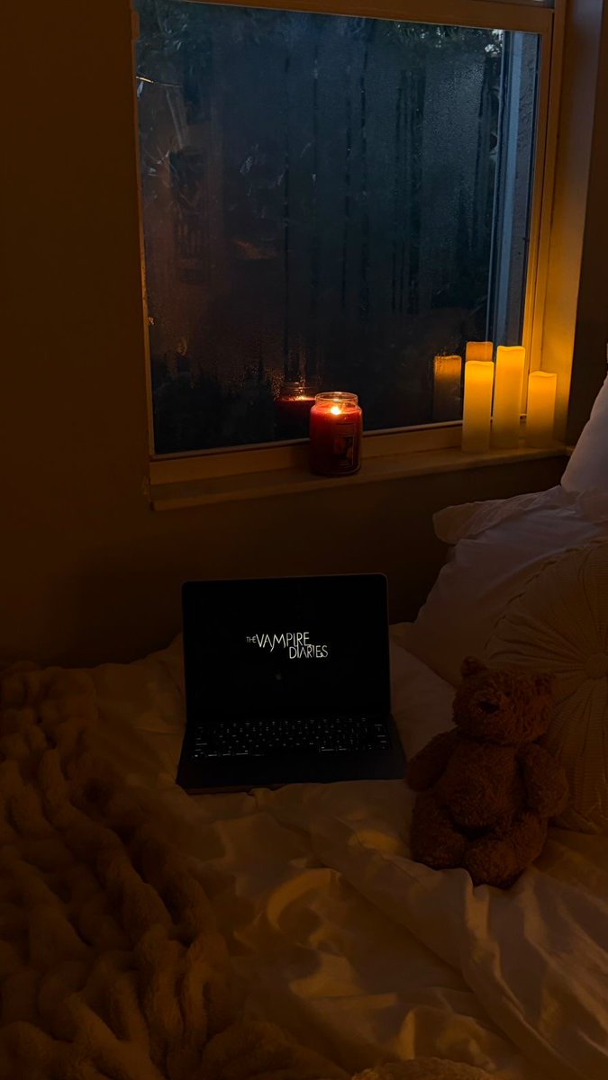 JASMINEaCURRY's tweet photo. It’s officially TVD rewatch season. https://t.co/fe8wOE07Yy