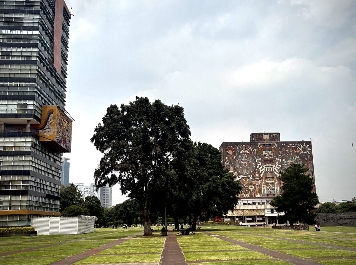 monerohernandez's tweet photo. Vine a mi Alma Mater. Aunque debo confesar que, a pesar de que estudié dos carreras en la UNAM, no tuve la suerte de cursarlas en CU. https://t.co/Jgbe3iqqox