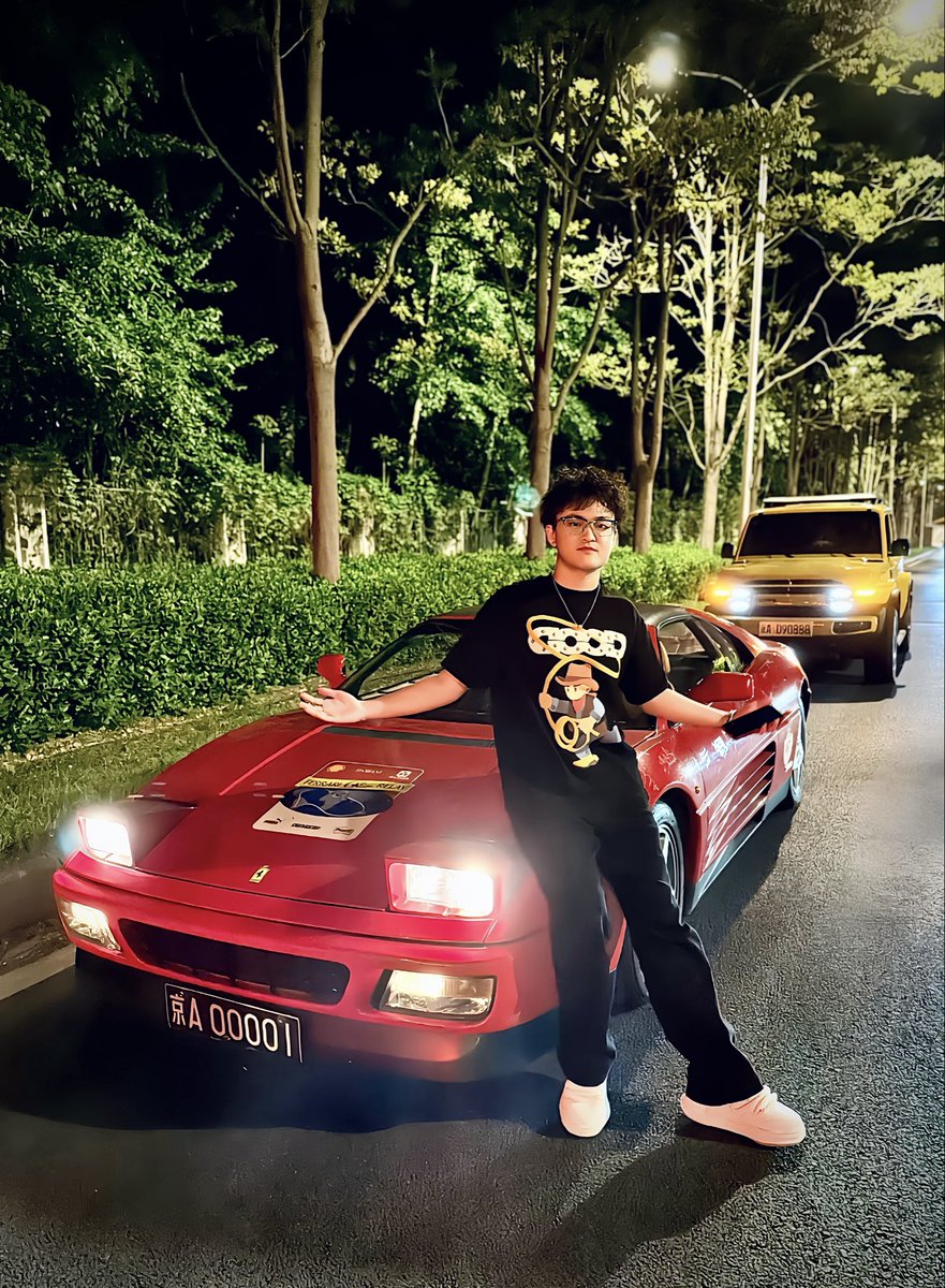 Roderickkaikai's tweet photo. 不想待在家里，出来溜两圈，啥也不想。#法拉利 #溜车 #圈子 https://t.co/XXIlGfuIem