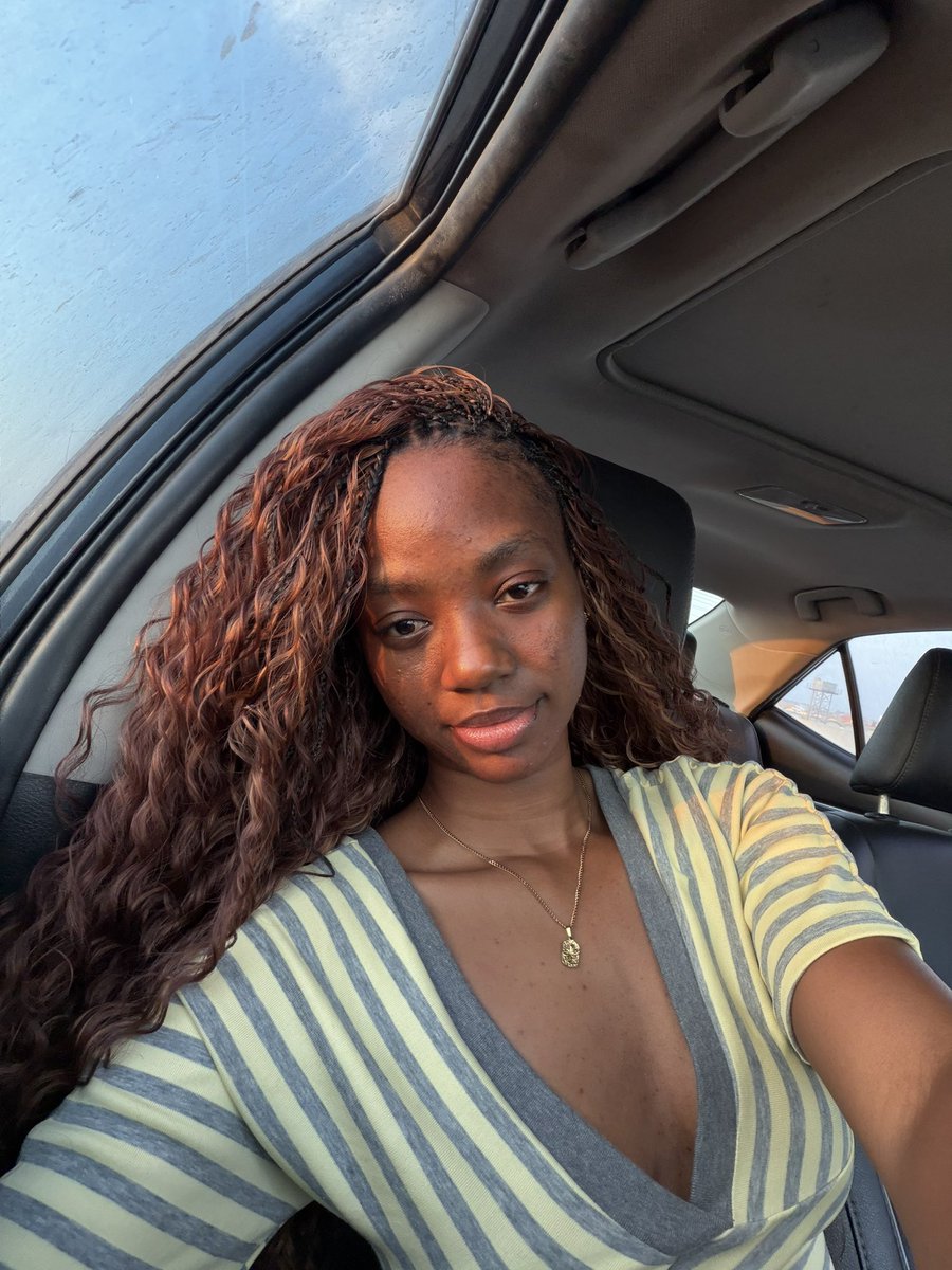 MissEnny11's tweet photo. A day in my life but it’s an excuse to show yall my new hairstyle ❤️😂 https://t.co/9CJ3XTsEqE