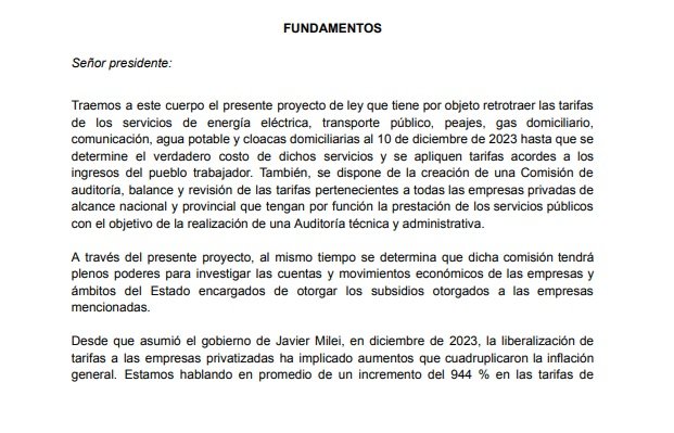 NicolasdelCano's tweet photo. Presentamos un proyecto de ley contra los tarifazos que plantea dejar sin efecto todo aumento en las tarifas de los servicios públicos implementado desde el 10 de diciembre de 2023 hasta que se determine el verdadero costo de dichos servicios y se apliquen tarifas acordes a los ingresos del pueblo trabajador. Para eso proponemos la creación de una Comisión de auditoría, balance y revisión de las tarifas de dichos servicios compuesta por trabajadores, usuarios y profesionales especialistas. 

Desde que asumió el gobierno de Javier Milei, en diciembre de 2023, la liberalización de tarifas a las empresas privatizadas ha implicado aumentos que cuadruplicaron la inflación general. Las empresas privatizadas son grandes ganadoras de este Gobierno, como Edenor y Edesur a quienes además de le condonan deudas millonarias que tienen con el Estado. Necesitamos servicios públicos de calidad y accesibles. Son un derecho, no un negocio.