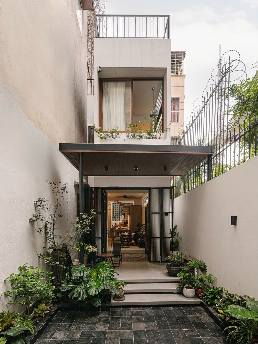 interiorsuckerr's tweet photo. Inside two-story garden house in the heart of Hanoi https://t.co/Yu1VrgFh0i