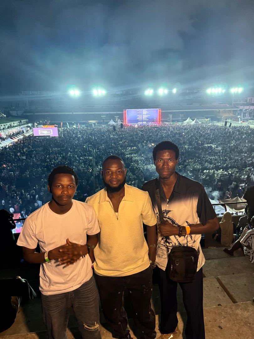 _theoprimee's tweet photo. These are photo of my friends and I (I’m the cool guy on the left) 
Currently, I have no camera setup, I RELY ON RENTALS. 

I’m a filmmaker and Editor, I make music videos and tell brand stories. 

Imagine the ease you’ll be putting in my life with this gear 
@TheRixelStudios 🫶🏽 https://t.co/iyyRVPLFXy