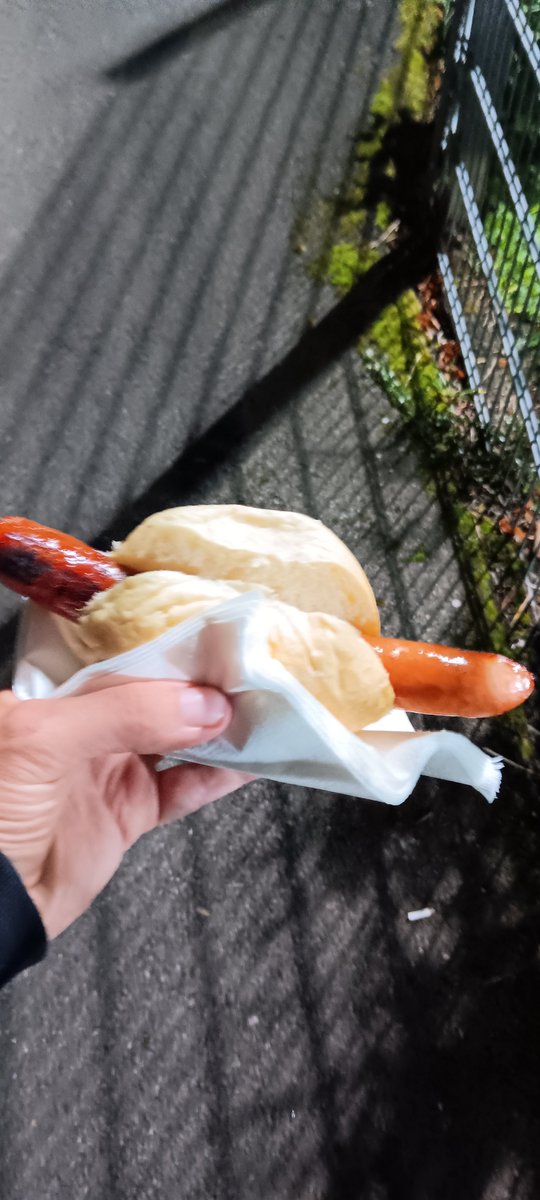 Sascha1982wtal's tweet photo. Darauf ne Wurst
#WSVSFB https://t.co/LPI93fSoxi