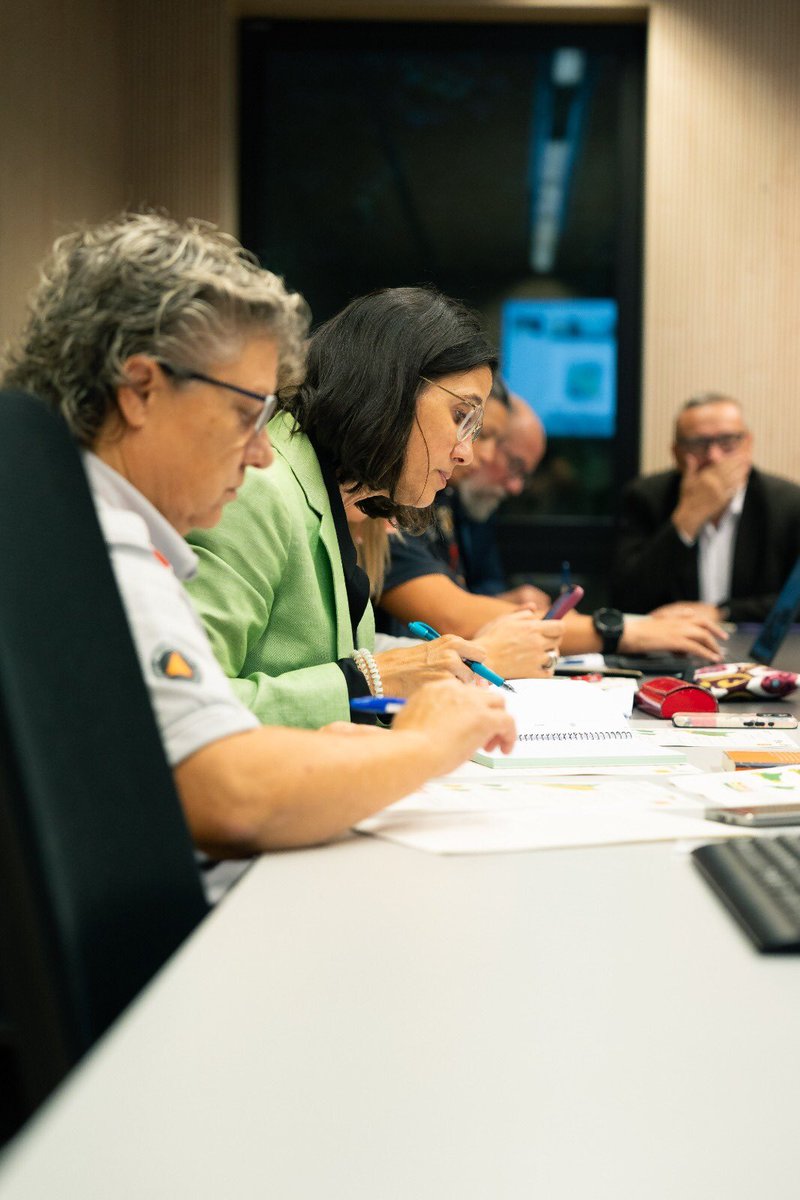 interiorcat's tweet photo. La consellera @nuriaparlon presideix la reunió del comitè tècnic del Pla #INUNCAT per encarar la nit i matinada. 

Anàlisi i coordinació davant el front que afecta especialment les Terres de l'Ebre amb @emergenciescat @meteocat @aigua_cat @CH_Ebro @transit @112 @bomberscat https://t.co/thz6PxA71r