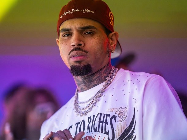 SoulScripts97's tweet photo. Chris Brown’s former housekeeper has just agreed to take $9.5 million from him after being mauled by his dog.

The woman, Maria Avila, was attacked by Brown’s 200-pound Caucasian shepherd in 2020 while she was taking out a vacuum at his Los Angeles home.

She suffered serious... https://t.co/9HhKFh4K7U