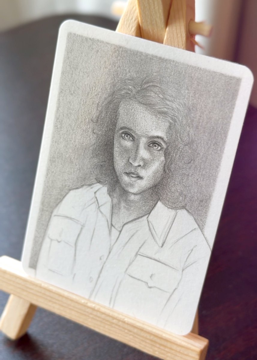 yelidraws's tweet photo. Rest 🕊️
#armand #iwtv #tvl #miniatureart #aceoart #graphitedrawing https://t.co/vG3L9lByjQ