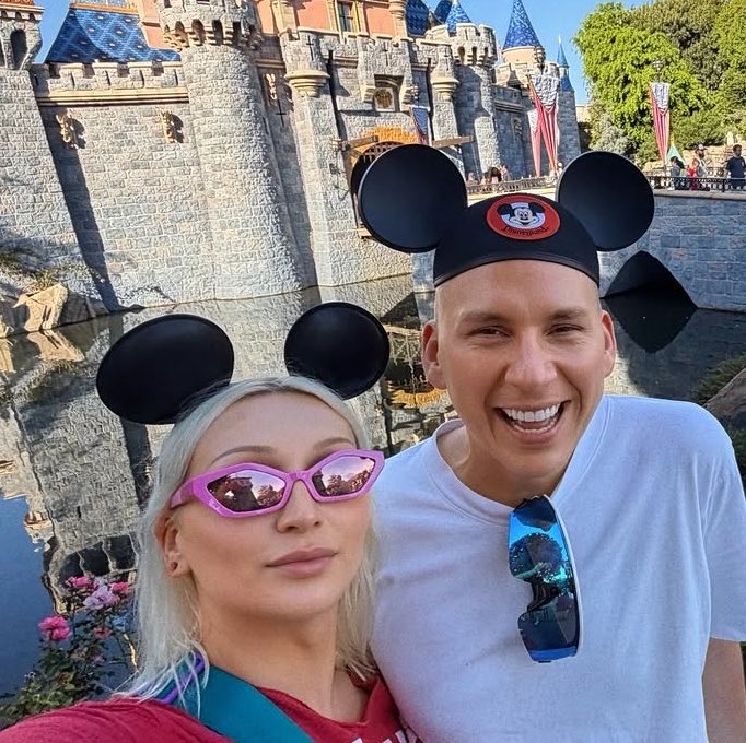 TrixieUpdates's tweet photo. Trixie and Juno stun at Disney ahead of their collab for Trixie and Katya’s Patreon. https://t.co/ysD19yjjzG
