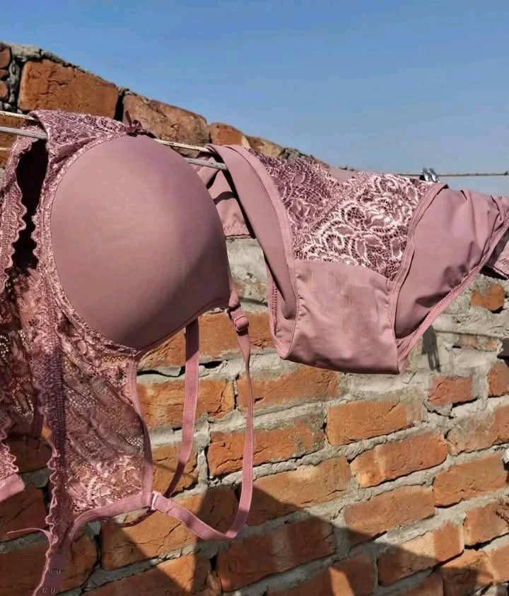 mohamdthrani's tweet photo. رفتم خونه داداشم ی سر پشت بام رفتم دیدم شورت سوتین زن داداشم منم ی عکس گرفتم که شماهم نظریه بدین https://t.co/03E5QkMAaQ