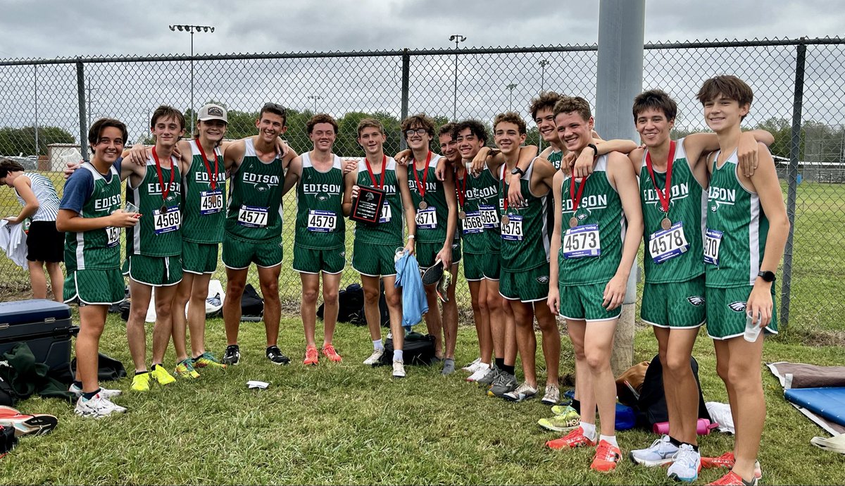 H_Bartholomew27's tweet photo. Claremore Walnut Park XC Meet | 1st Place Overall Boys | 1st Place Team-Thomas Edison https://t.co/2eU4odyn6b