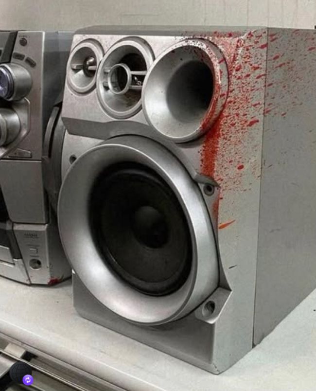 internetpreai's tweet photo. the art of 2000s sound systems https://t.co/tkWaQEyWUu
