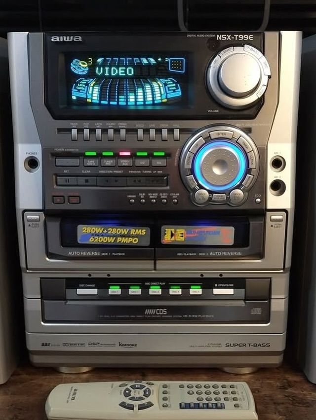 internetpreai's tweet photo. the art of 2000s sound systems https://t.co/tkWaQEyWUu
