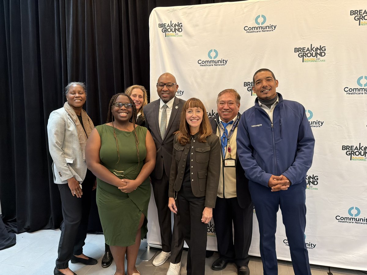 nationalgridus's tweet photo. Last week, we joined @BrGround to celebrate the opening of Sutphin Senior Residence in Jamaica, Queens, a new affordable and supportive housing development that will provide 173 homes for local seniors. Through our Cinderella Grant program, we helped bring this project to life.🏠💙