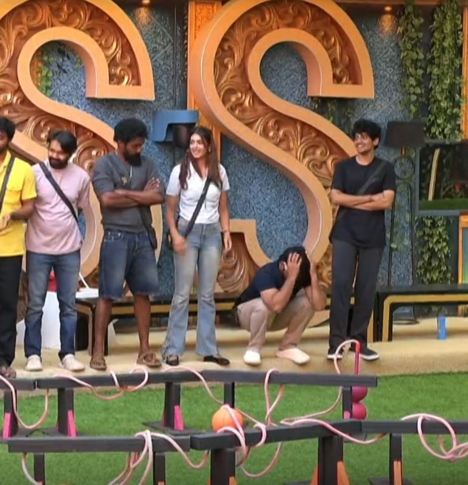 thrivinghere12's tweet photo. Vamshi bro be like:

Veedu yevadu child artist aa
Intha feel ayipothunadu😹😹

#BiggBossTelugu10 https://t.co/rbHUNk0HoT