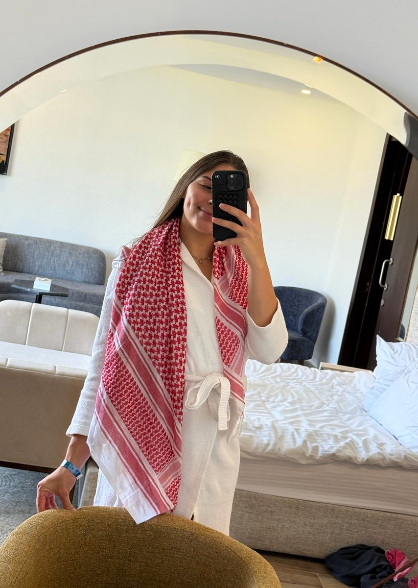 MiaOnXem's tweet photo. wyd if u walked into this room rn https://t.co/qfLzwOjl3R
