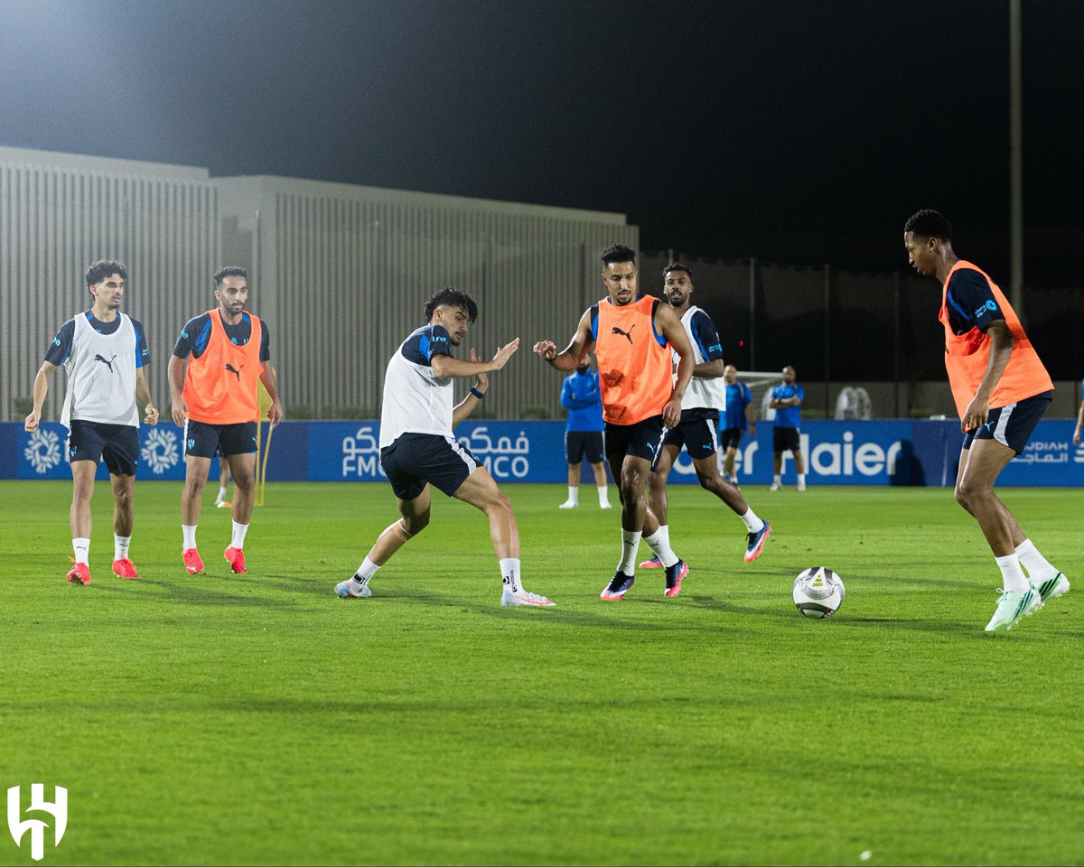 mishoo_175's tweet photo. RT @MnbrAlhilal: مشاركة عدد من لاعبي الشباب في تدريبات الفريق الأول 💙 https://t.co/cnzRCB5Rxp