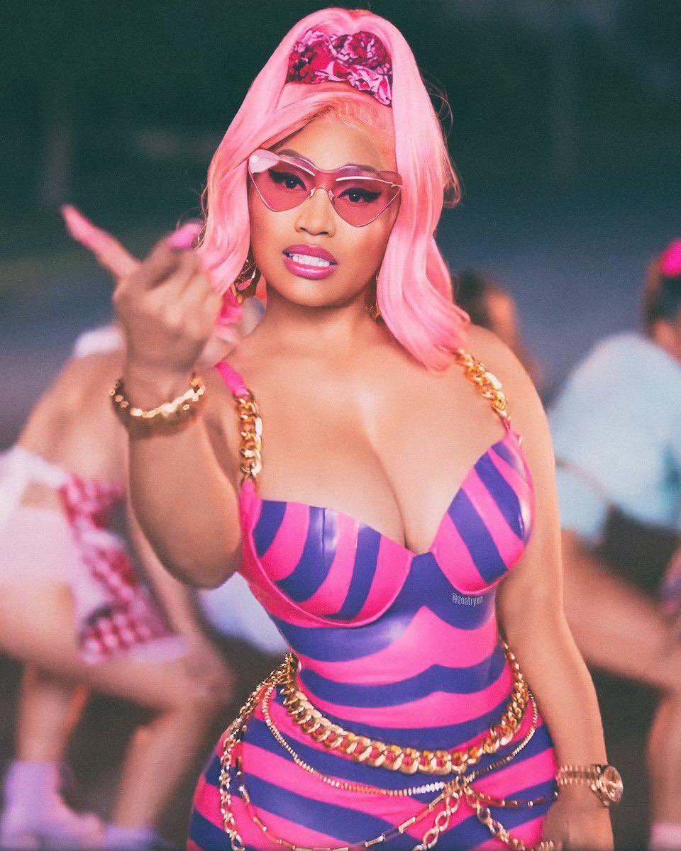 ChartsArtists's tweet photo. Nicki Minaj (32.6 M) surpasses Pink (32.5 M) and has now entered the top 10 most certified female artists in UK history 🇬🇧 https://t.co/IW3rqFpeJu