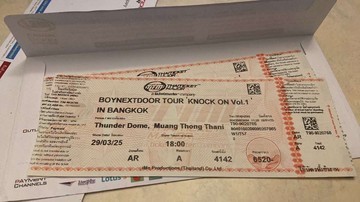 no_context_jo's tweet photo. ชั้นได้บัตรละน้า https://t.co/1rJoBfayln