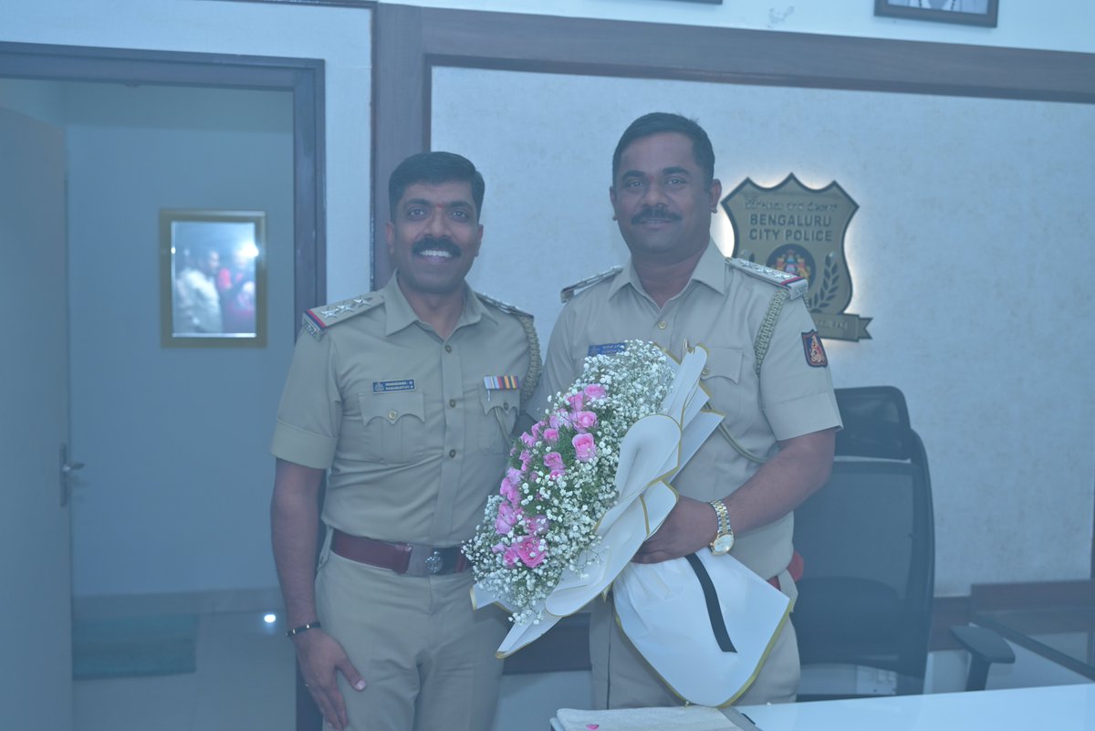 krpurambcpps's tweet photo. Today I bid farewell to KR pura PS after 2.5 years as Inspector.
​Thank you to the public, friends &amp; my staff in uniform—my backbone.The uniform is the same everywhere,but the people made this journey special. Not goodbye,just a transfer we’ll meet again in service
​ Ramamurthy B https://t.co/r9ala4aLwZ