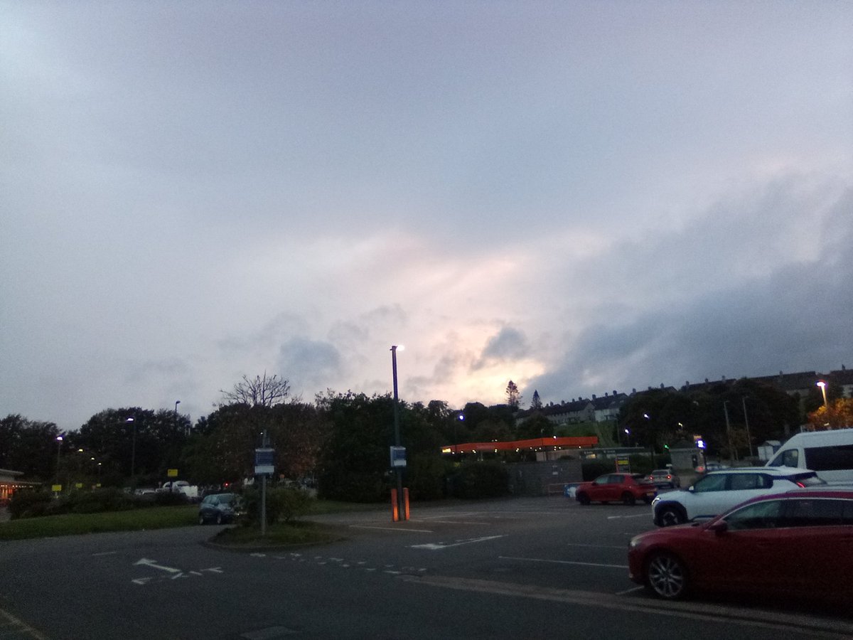 LibraryPlayer's tweet photo. This evening's sky! 😊 https://t.co/ID7gIDkKvq