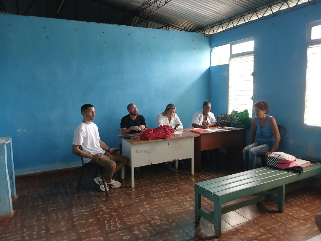 DalianaLob21172's tweet photo. De realiza reunión técnica en el consejo popular de Sabana,  enfatizando en la situación epidemiológica y en el Programa Materno Infantil https://t.co/FqDRtNQw4C