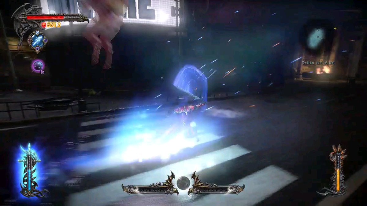 A dark fantasy video game screenshot showing a character in combat with bright blue magical effects, with 'Distrito das Artes' visible as location text.