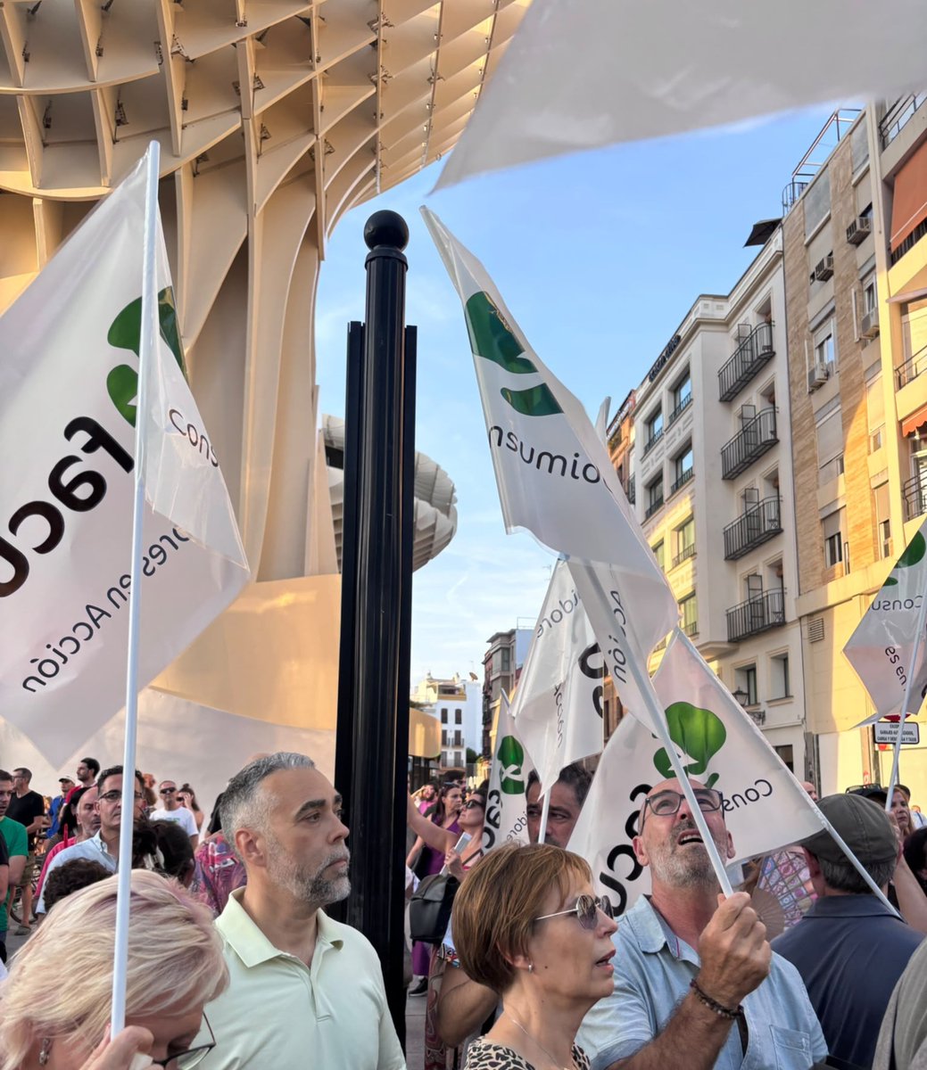 RubenSanchezTW's tweet photo. En Sevilla, marchando desde las Setas hacia San Telmo. https://t.co/Bh29pI7e7f