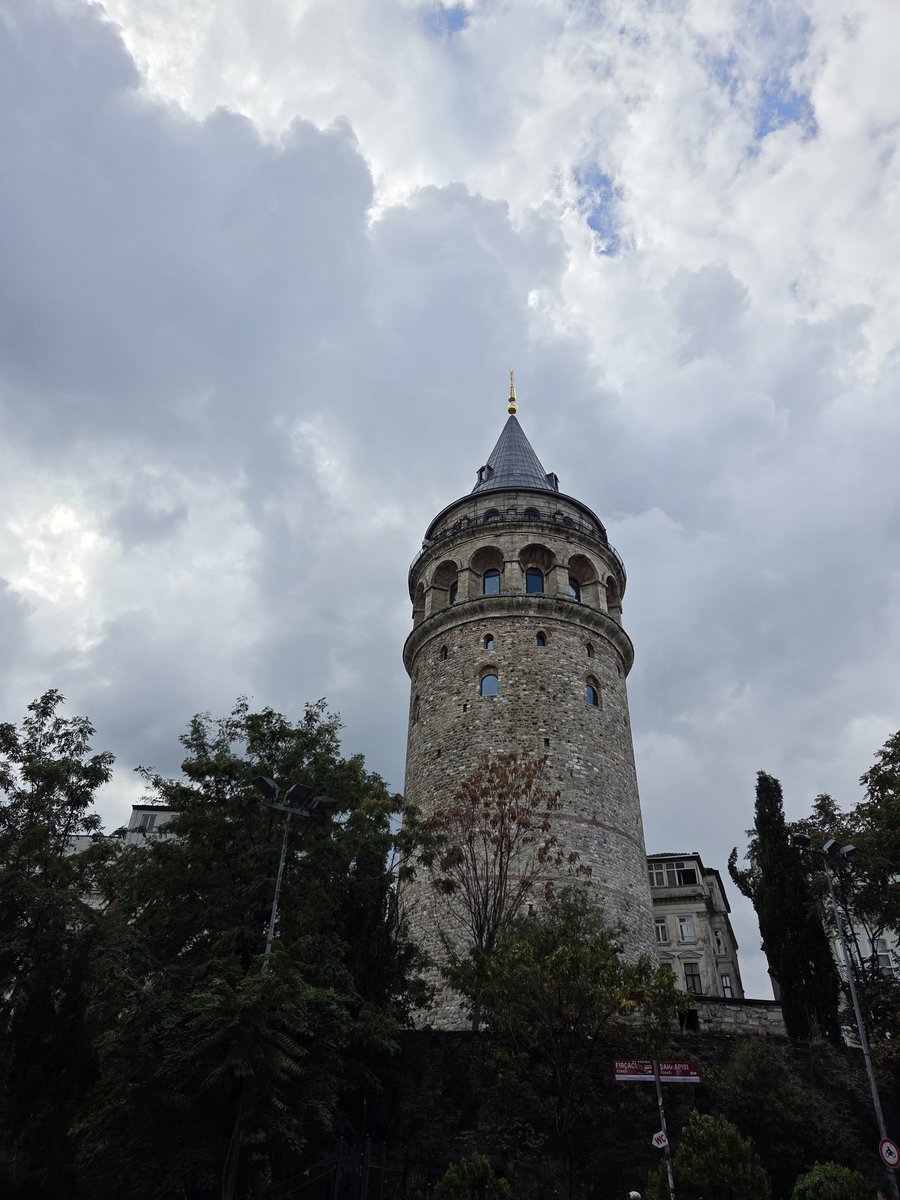 Nilfer__'s tweet photo. #galatakulesi #beyoğlu 🤍 https://t.co/km485w5gao