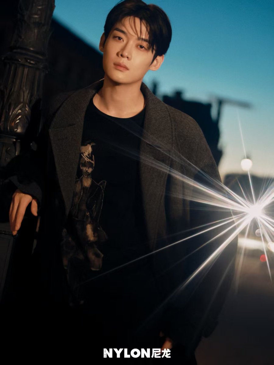 buzheng302's tweet photo. Kim Yoonsik in Paris, surrounded by the artistic language of Yohji Yamamoto.(=^▽^=)

KIMYOONSIK YOHJIYAMAMOTO SS27

#YohjiYamamotoxKIMYOONSIK
#YOONSIKPFWSS27 https://t.co/M8PZ9TKVVd