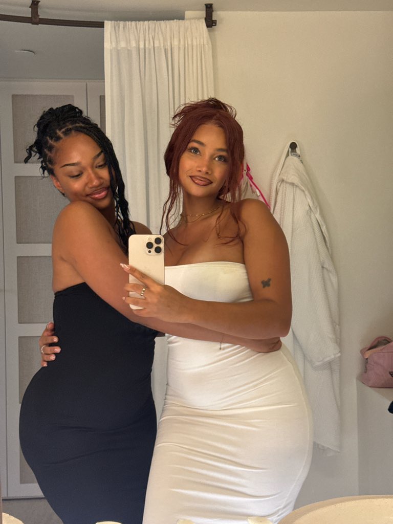 stellsmay's tweet photo. Matching with your bestie>>>>>>> https://t.co/rOOOmQiXYB