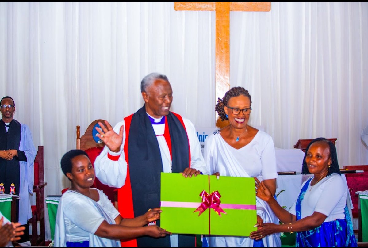 anglicanchurchR's tweet photo. Archbishop Laurent Mbanda Farewell Pastoral visit to the Diocese of Kibungo where he was warmly received by Bishop Emmanuel Ntazinda, Clergy and lay christians of the diocese. https://t.co/BYCNi4JCMC