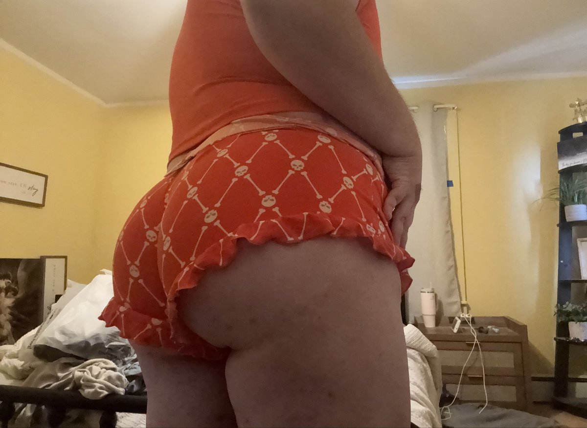 sinful_steff's tweet photo. The Devils won their home opener last night makes for a happy Steff today 🥰 https://t.co/Rmgr3fwnmB