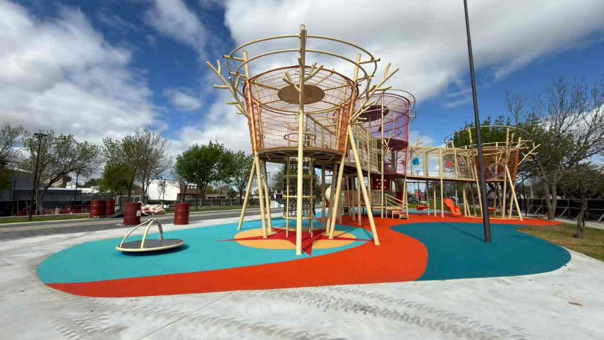 somoslapampa's tweet photo. Santa Rosa tendrá una Cápsula del Tiempo en el Parque Lineal que será abierta en 2042, cuando la ciudad cumpla 150 años. Desde este fin de semana, niñas, niños y escuelas podrán dejar mensajes, cartas y fotografías para el futuro.

#SantaRosa #LaPampa #ParqueLineal #CapsulaDelTiempo