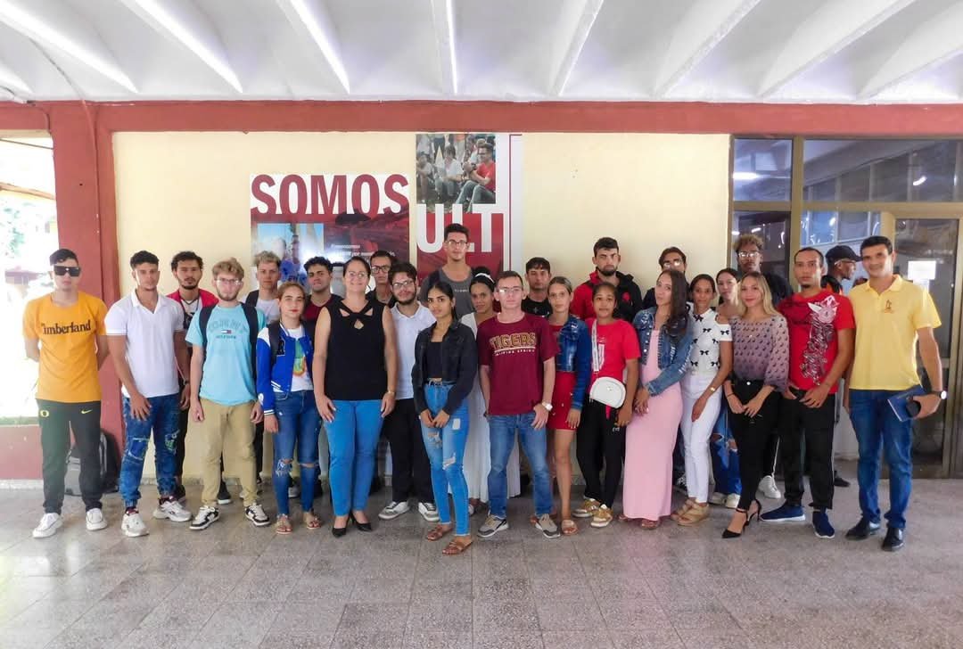 CubaMES's tweet photo. 🤝 Hoy se realizó un fructífero encuentro en la @ULTCuba con los egresados que realizan su proceso de adiestradamiento en esta casa de altos estudios. Estuvo presidido por la rectora, la Dr. C. @VirgenYoenia. 

ℹ️📷 #SomosULT #EducaciónSuperior #Cuba https://t.co/YcjVeCdeRa