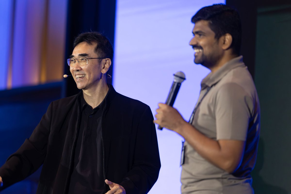 VMwareExplore's tweet photo. VMware Explore on Tour in Singapore was a huge success!

Hundreds joined us for packed VCF breakouts, continuous Hands-on Labs, and onsite certifications.

Read the recap and get ready, Frankfurt, you're up next: https://t.co/qAIjxttXFo https://t.co/J5GXDP0vjd
