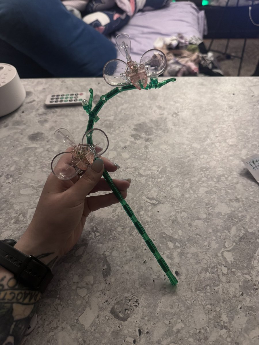 mins_noona's tweet photo. Я собрала конструктор предназначенный на 6+ и невероятно собой горда вхвххв https://t.co/sBRkvlTfOg