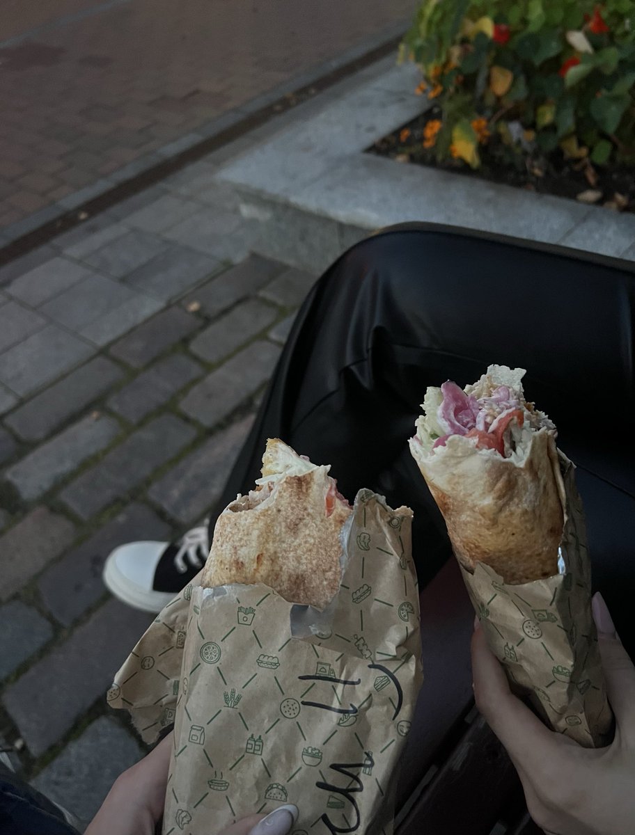 vanill_i_'s tweet photo. Сегодня знакомая сказала, что у меня осенний вайб. Мне так приятно, ведь этого я и добивалась очень долго🥹

(Инсту я не веду для такого, так что терпите) https://t.co/sAuv8Yb1wY