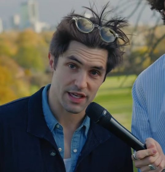 coffeegirl_99's tweet photo. Obsessed with this look and his fucking glasses https://t.co/zs2xjeWC0Y