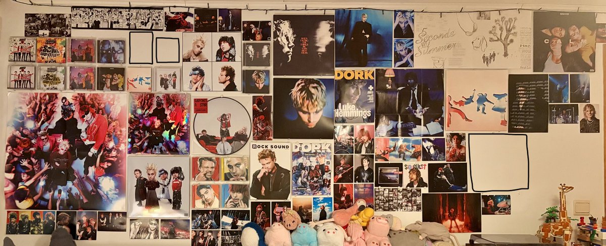 Kamemyl's tweet photo. occasional 5sos wall update because why not https://t.co/2xi3ufD19m