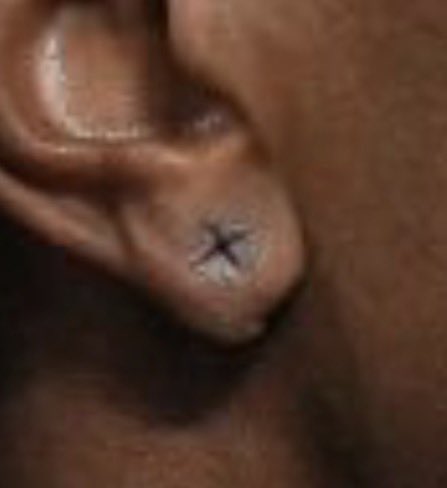 heshkiii's tweet photo. i just wanna know who tf pierced his ears like that… https://t.co/vbcFKJTu9f