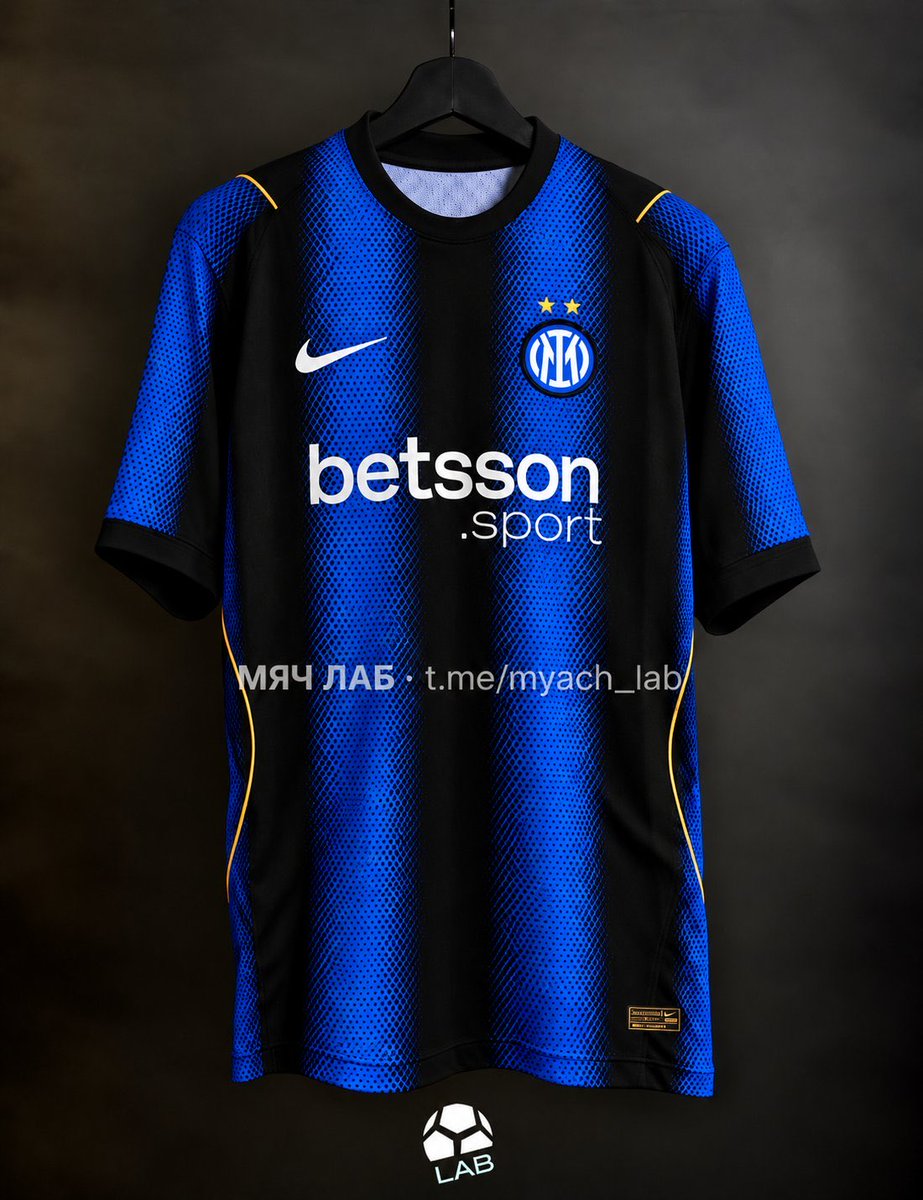 InterMilanCol's tweet photo. 🚨‼️ Se filtró el diseño de la camiseta 27/28.

Como cada cierto tiempo, Nike intenta replicar una textura de piel de serpiente, pero esta vez con un entramado más geométrico.

Las líneas difusas van acompañadas de detalles dorados y el escudo no será monocromático.

¿Opiniones? https://t.co/GLpTZGvVUS